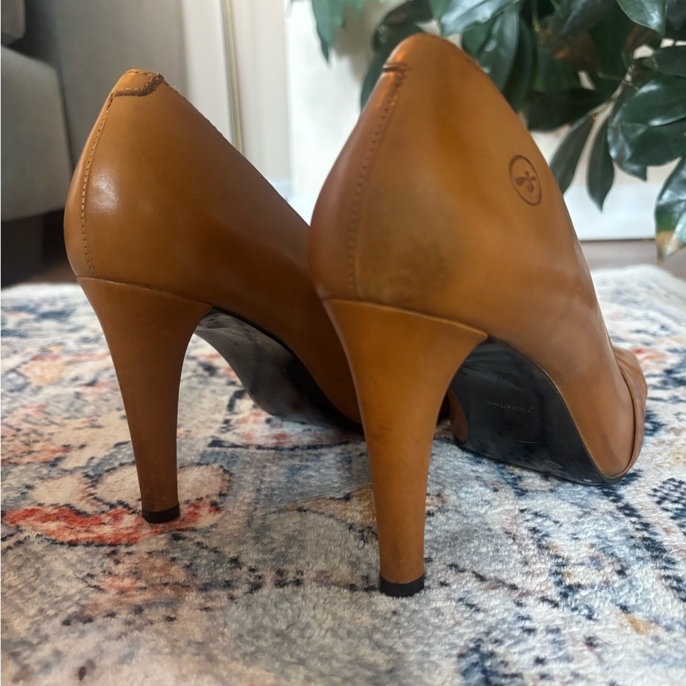 Vintage Bronx Tan Leather Heels - Picture 5 of 7